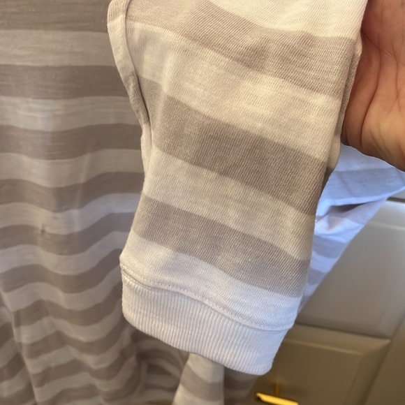 Old Navy Long Sleeved Tee Size - XL - Picture 4 of 6